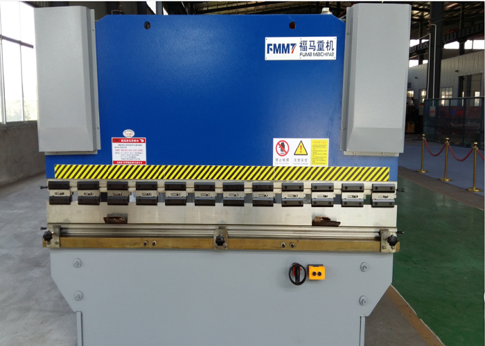 液壓板料折彎?rùn)C(jī)63T2500 